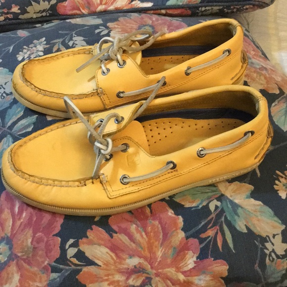 yellow sperry boat shoes
